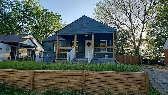 Photo - 333 Hodges St House