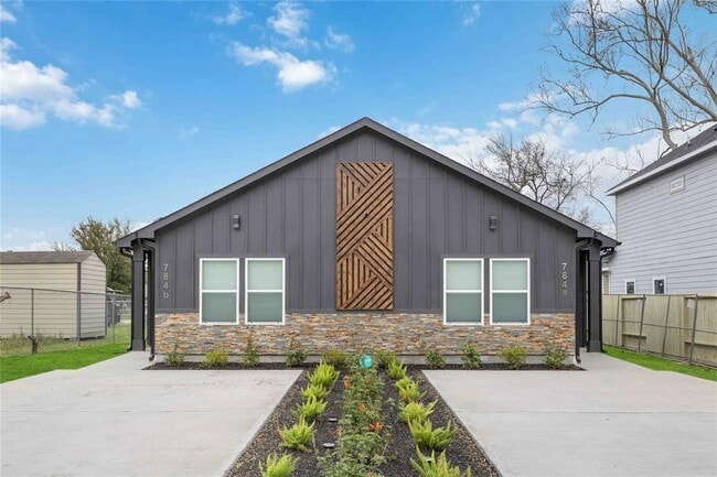 Photo - 784 Enterprise St