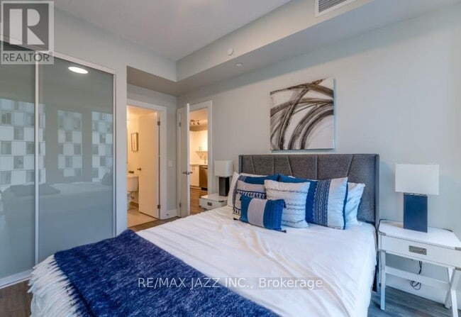 Photo - 80 Bond St E Unité 1220