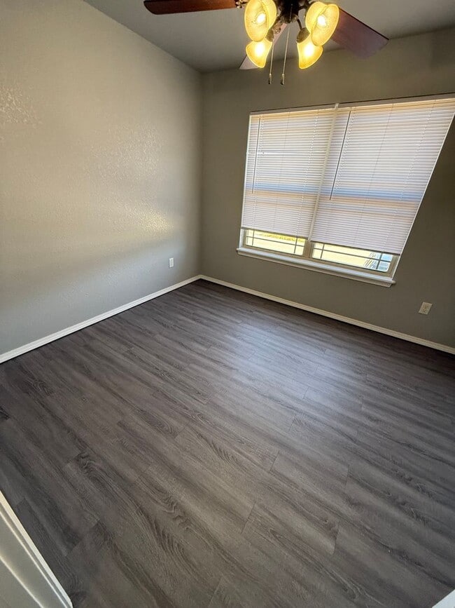 Photo - 2411 Dora Rd Unidad B