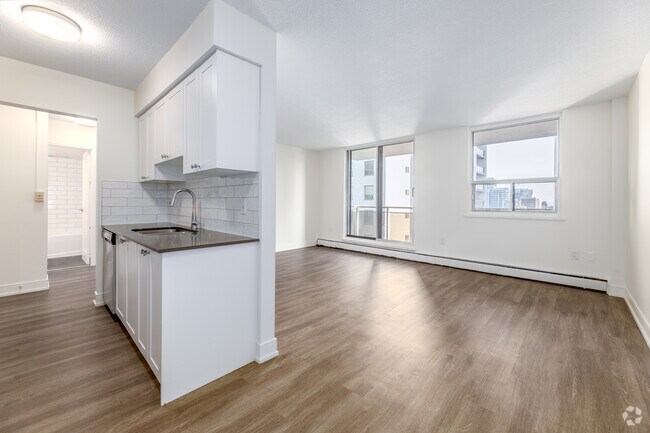 1BR, 1BA - 628SF - Kitchen/Living Room