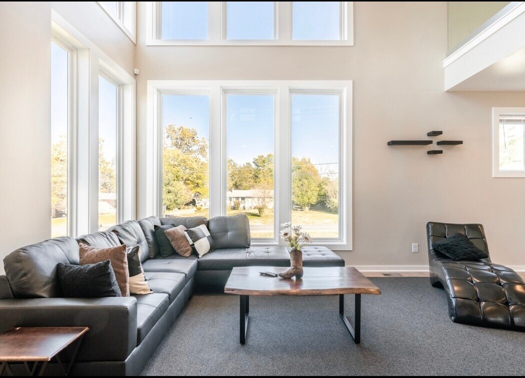 Photo - 3017 Hillhurst Dr