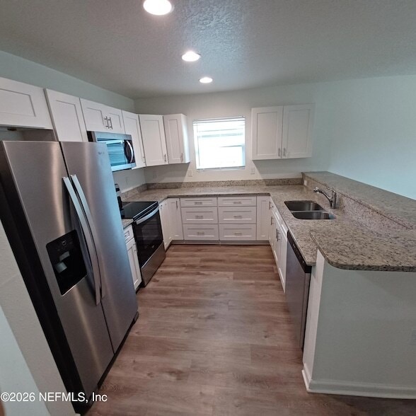 Photo - 956 W 9th St