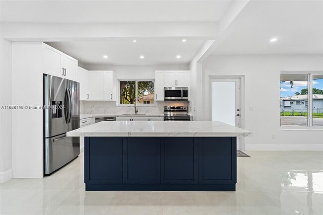 Photo - 555 SW 51st Ave