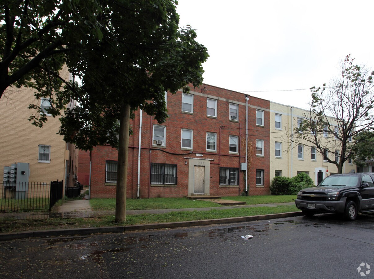 Photo - 1737 T St SE