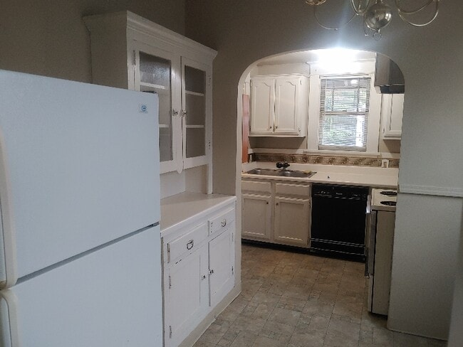 Building Photo - 2300 Elzey Ave