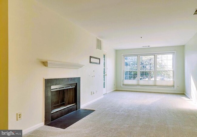 Building Photo - 244 S Reynolds St Unit 303 Rental