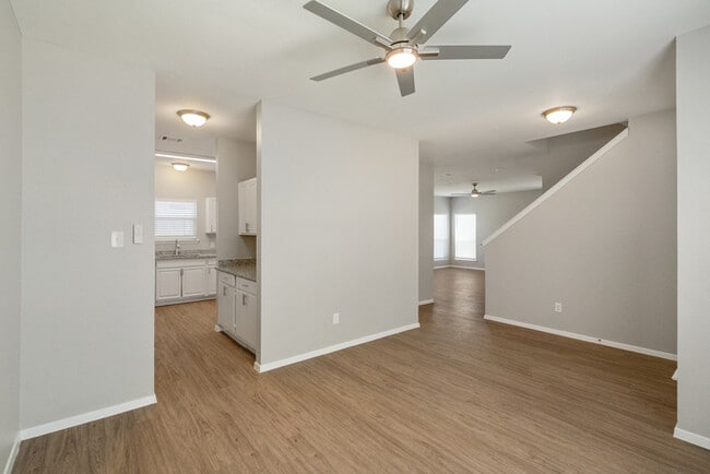 Photo - 512 Waterford St