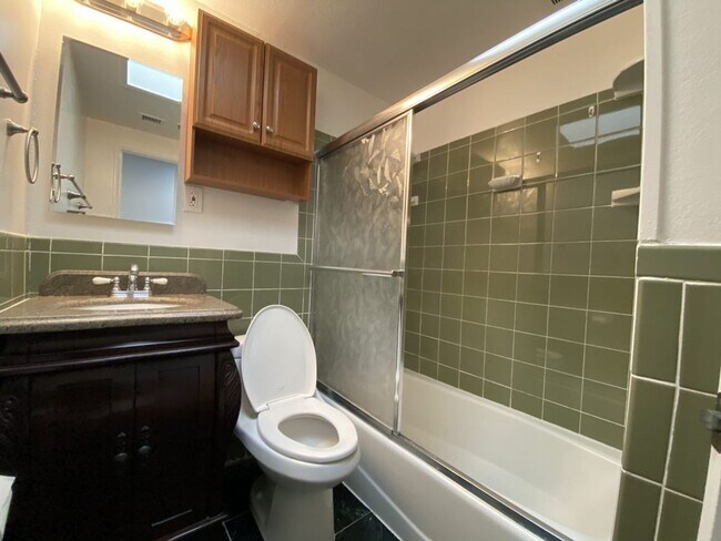 Photo - ***MOVE IN SPECIAL!!!*** Charming Serra Me...