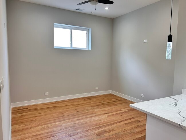 Photo - 4121 W Montrose Ave