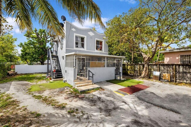 Photo - 1236 NW 28th St Unidad 3
