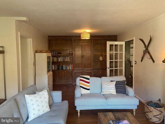 Photo - 3023 Crest Ave