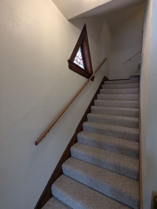 Photo - 5921 London Rd Unidad Upper