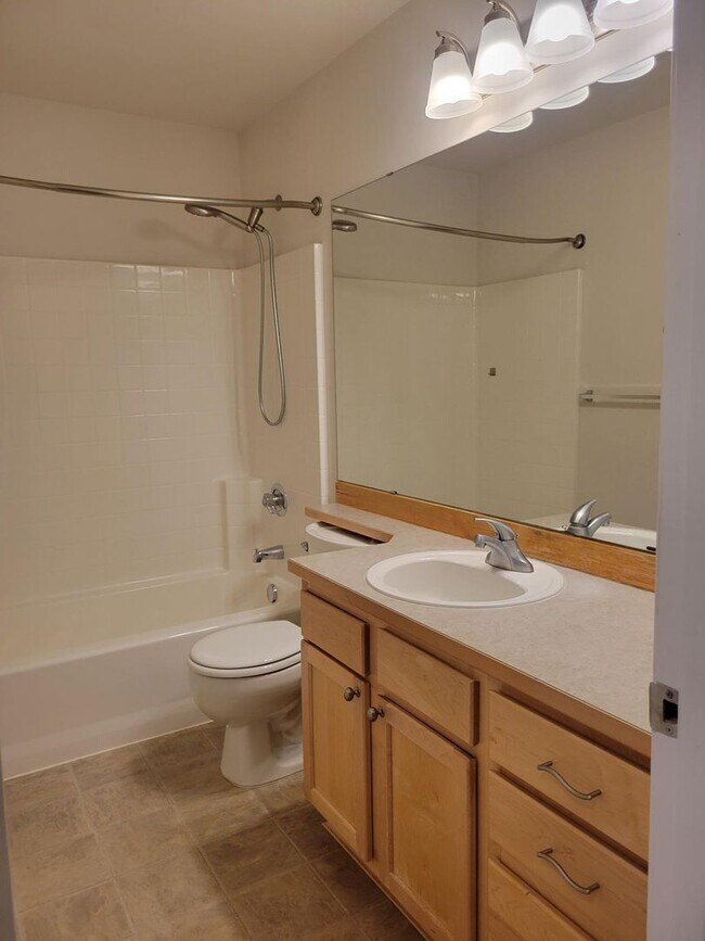 Cozy 4 bd 2.5 bath in Lakeland Hills Rental House Rental in Auburn