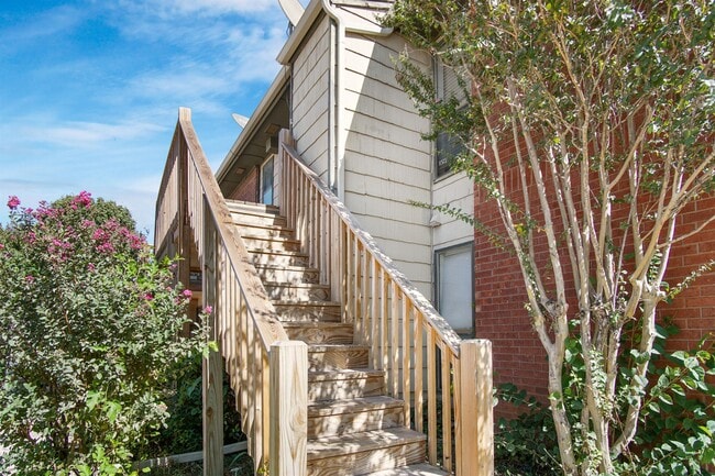Photo - 1000 Rambling Oaks Dr Townhome