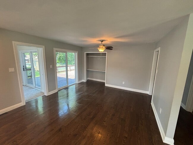 Photo - 1886 Loganberry Ln