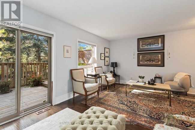 Photo - 609 Colborne St