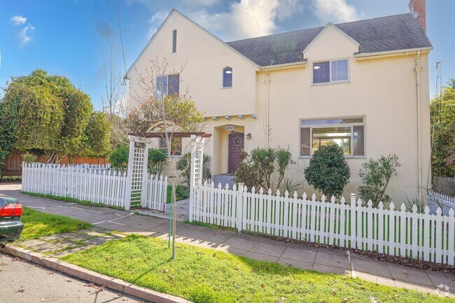 Building Photo - Beautiful Home Available In North Berkeley!