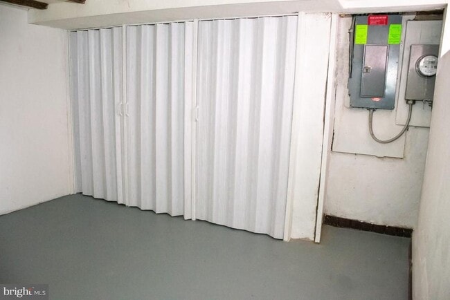 Photo - 8 E Henrietta St