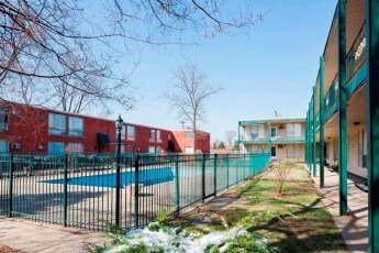 Piscina - Terrace Court Apartments