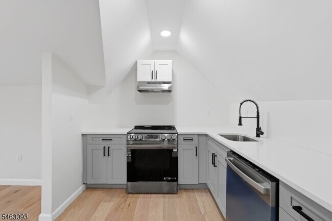 82 Grove St Unit 3