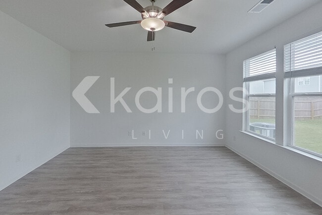 Photo - 307 Silver Maple Ln