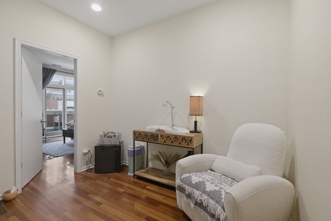 Photo - 1323 S Indiana Pkwy Unit Townhome