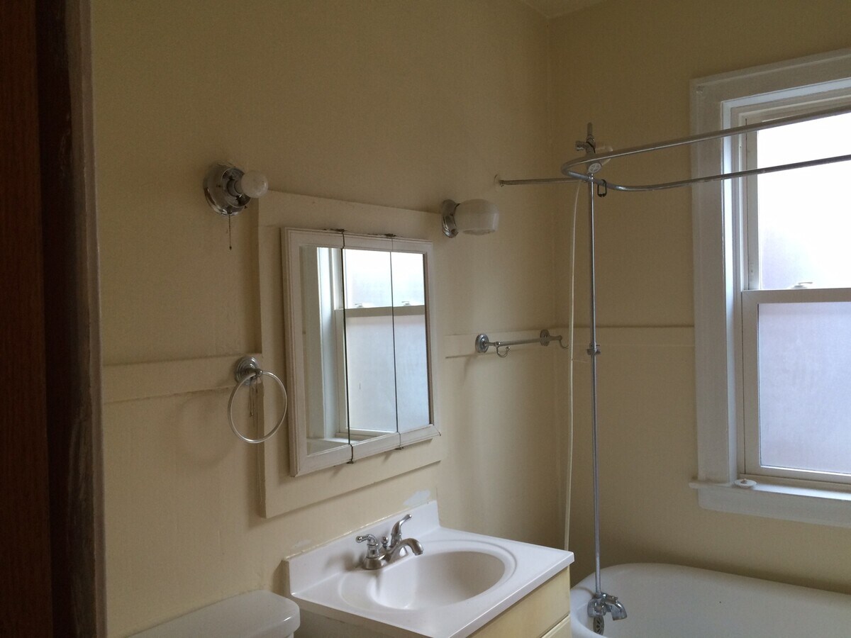 Photo - (6923) Cristian Luput Unit 6923 #2