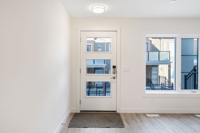 Photo - 230 Livingston Common NE