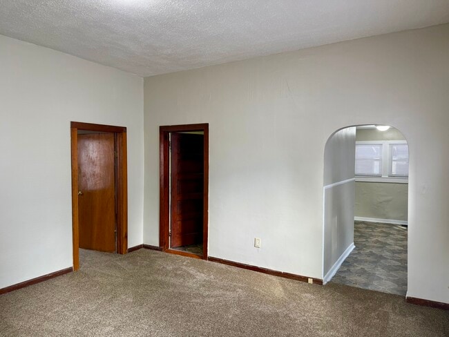 Photo - 222 E 4th St