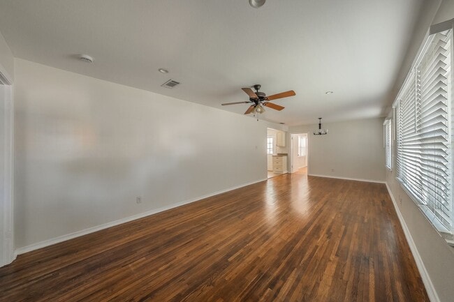 Photo - 3-Bedroom in Westworth Village!