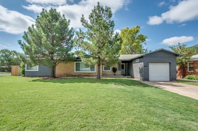 Building Photo - PRE-LEASING for AUGUST Move in - Recently Remodeled 4/2/1 near Texas Tech