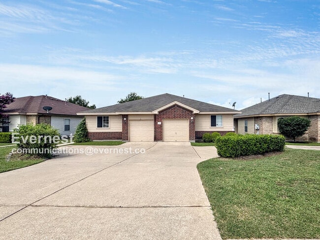 Photo - 2804 Southampton Way House