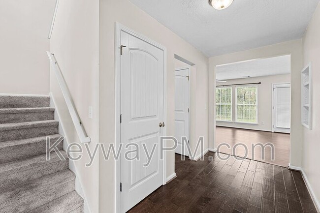 Photo - 1468 Collins Dr