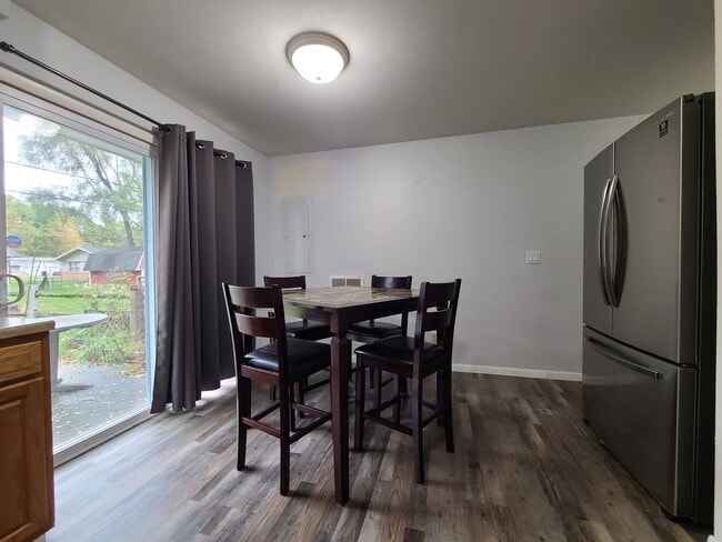 Photo - 2195 W Glenlord Rd