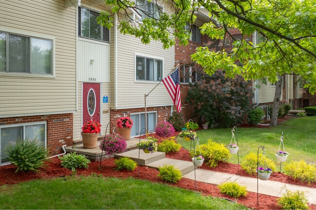 Building Photo - Lakeview Apartments