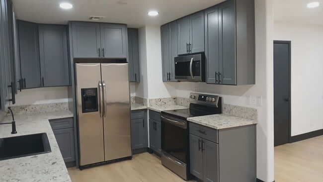 Building Photo - 1804 Helen Ave