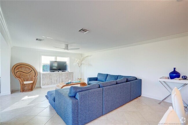 Building Photo - 3541 NE Ocean Blvd Unit 19 Rental