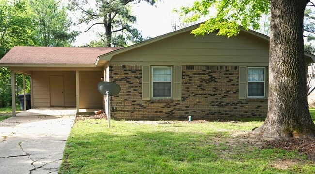 Building Photo - For Rent – Central Jonesboro Home - 3 bedr...