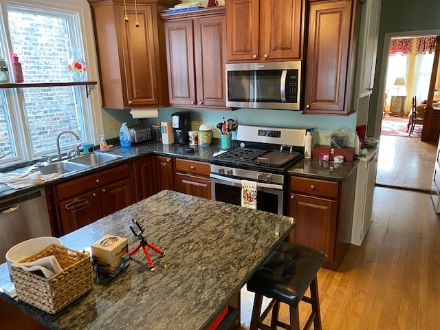 Building Photo - 1334 W Winona St Unit 2nd floor