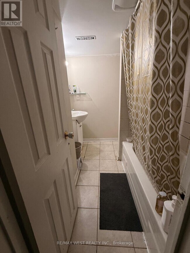 Photo - 49 Sandmere Ave