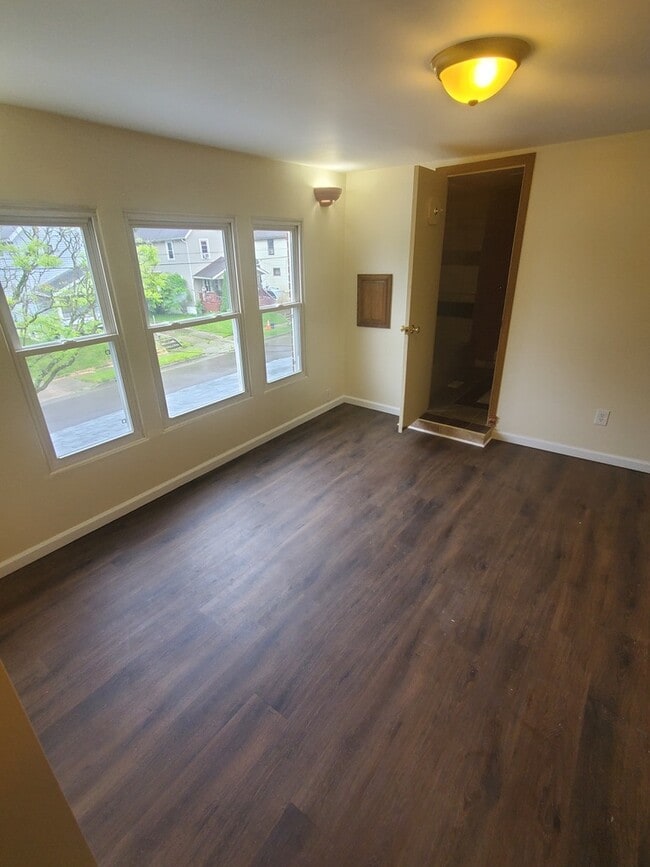 Building Photo - 1180 Atwood Ave Unit 2