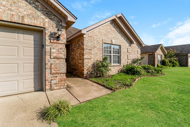 Photo - 3001 Wild Berry Dr