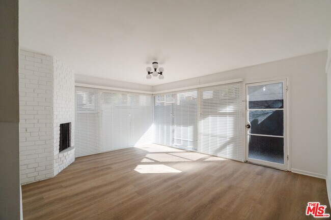 Photo - 1147 Horn Ave Unit 2