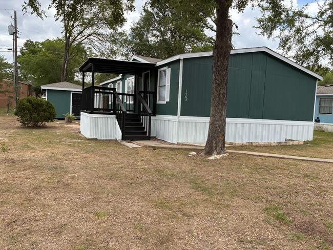 Photo - 1403 Darold Dr