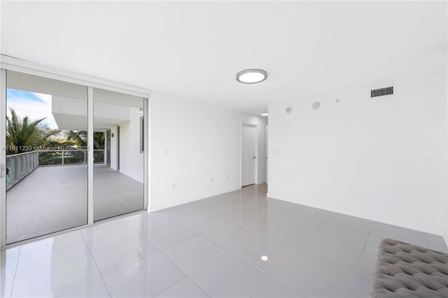 Photo - 9901 E Bay Harbor Dr