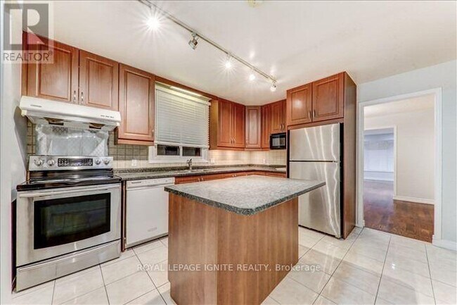 Photo - 23 Longbow Square
