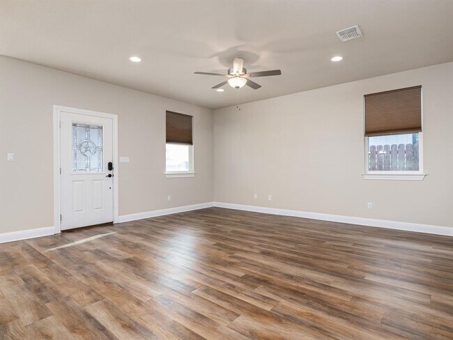 Photo - 904 Central Blvd