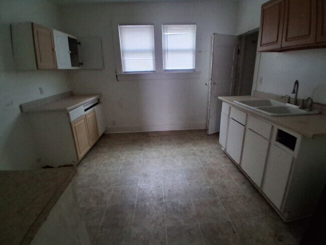 Photo - 1729 N Woodford St