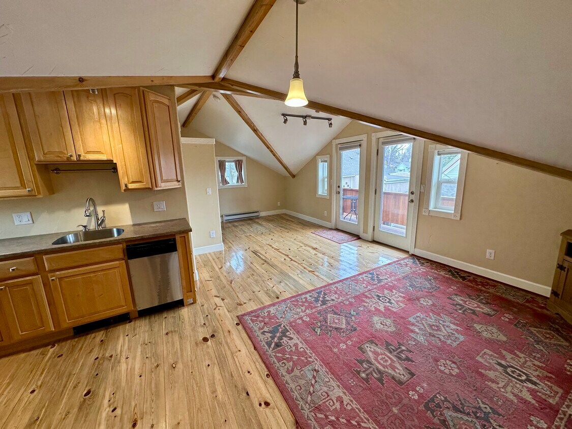 Gorgeous main living space with open kitchen. - 812 E Cache La Poudre St (Colorado Springs, CO)
